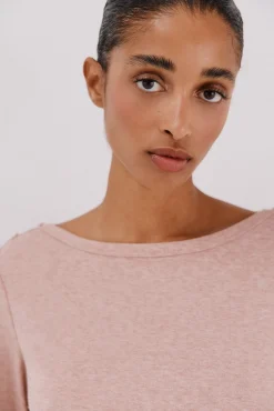 Top cuello barco botones dorados