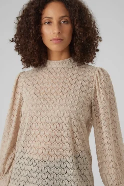 Top de encaje cuello cerrado