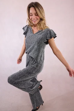 Top de manga corta detalle volantes