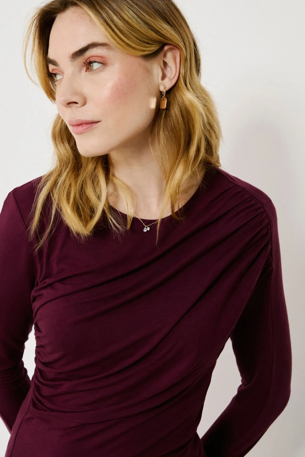 Top de manga larga con detalle drapeado