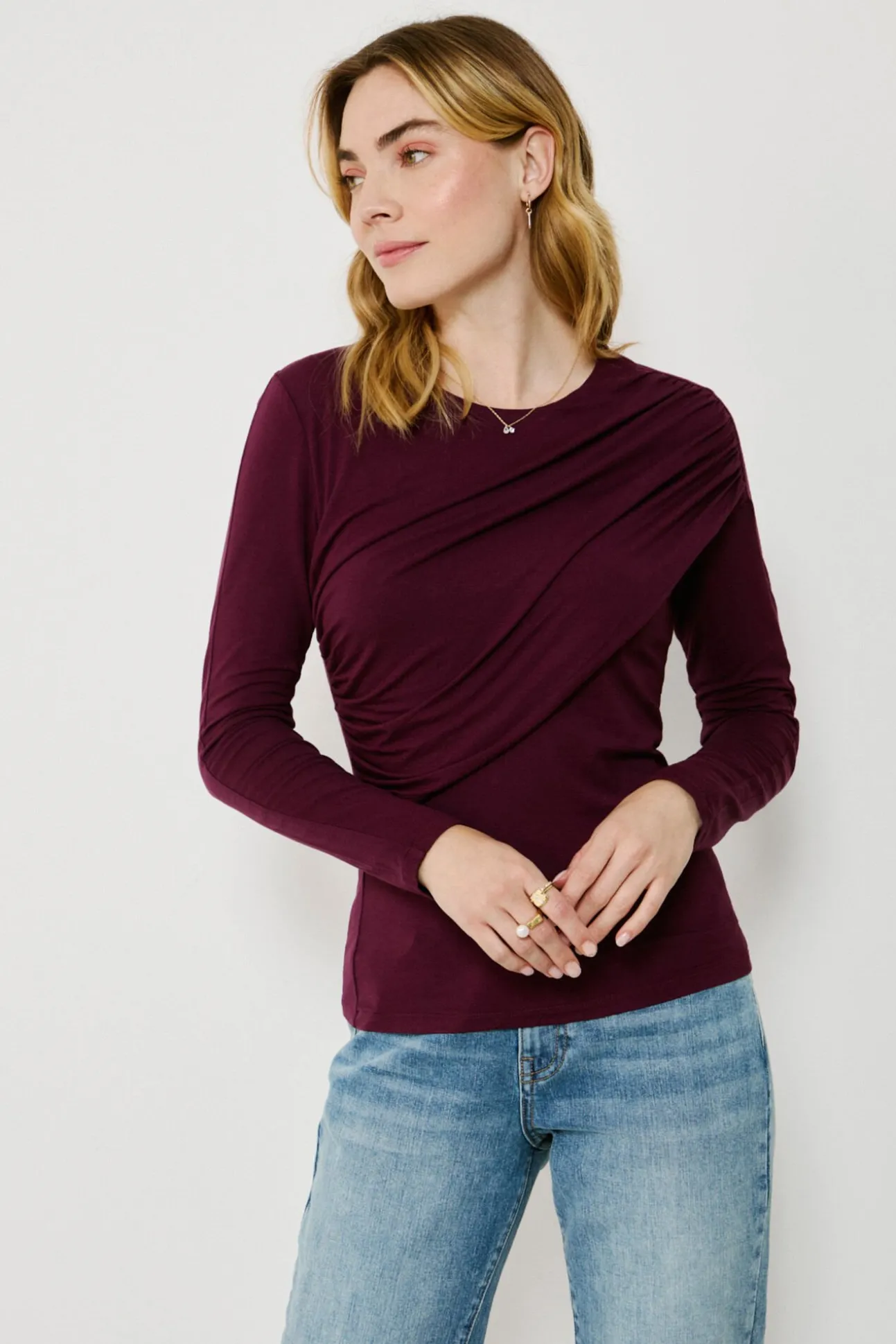 Top de manga larga con detalle drapeado