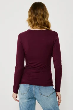 Top de manga larga con detalle drapeado