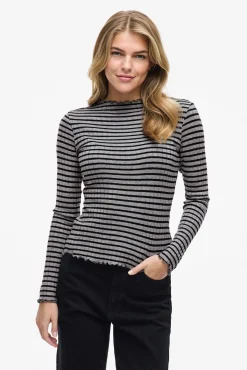 Top de manga larga con ribetes