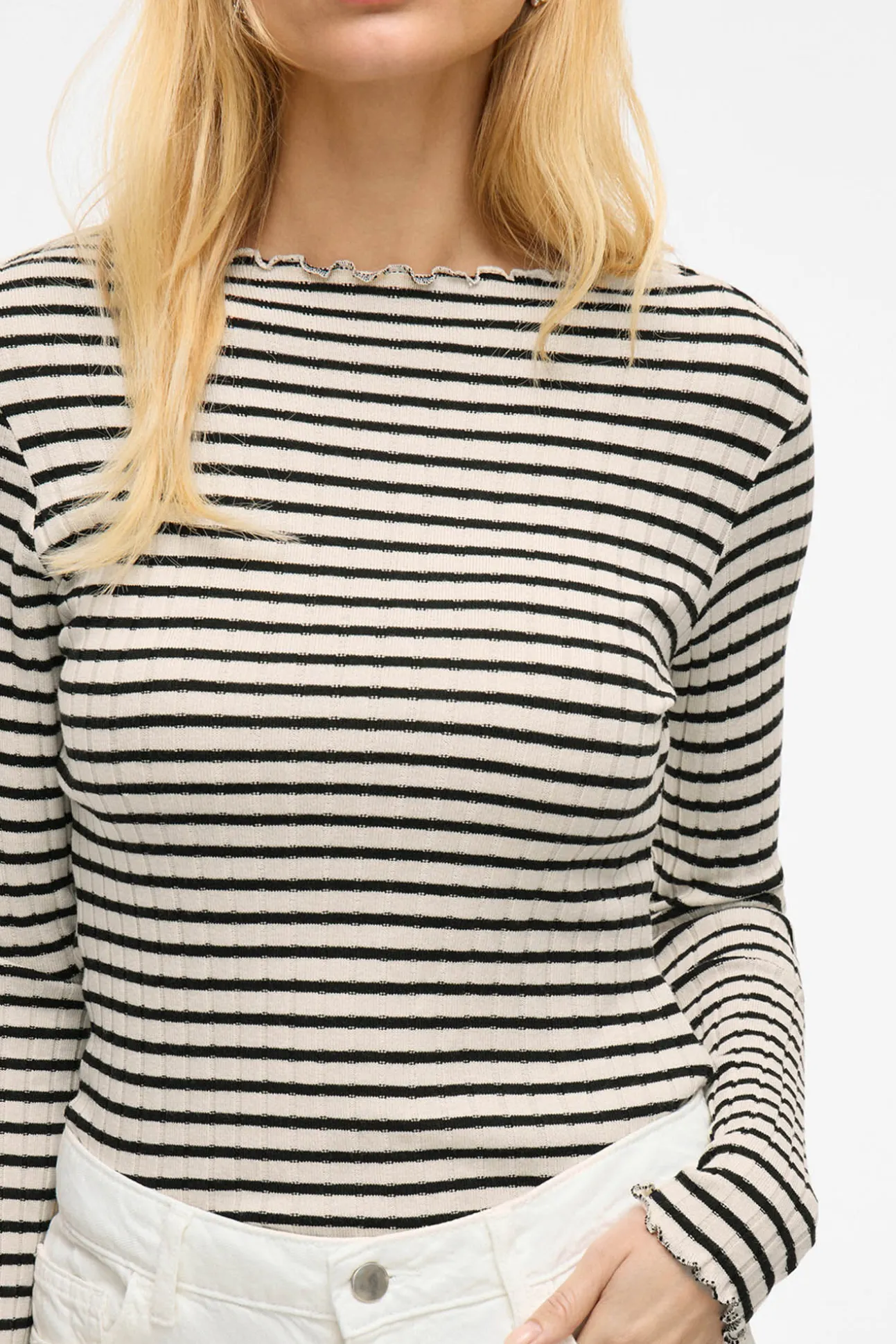 Top de manga larga con ribetes