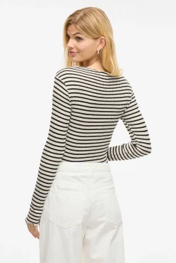 Top de manga larga con ribetes