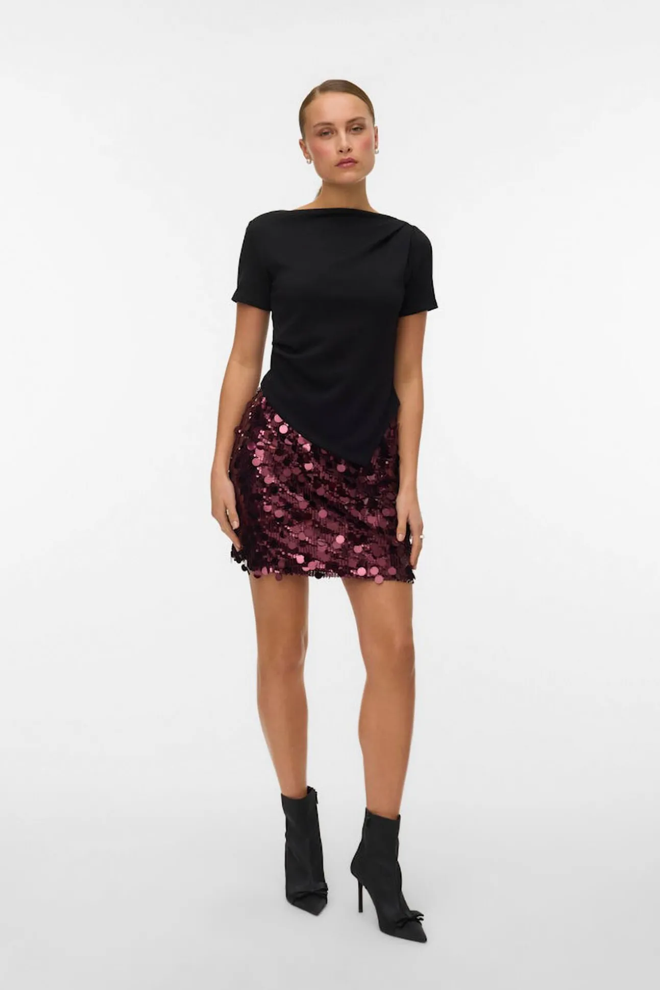 Top de mujer de manga corta asimétrico