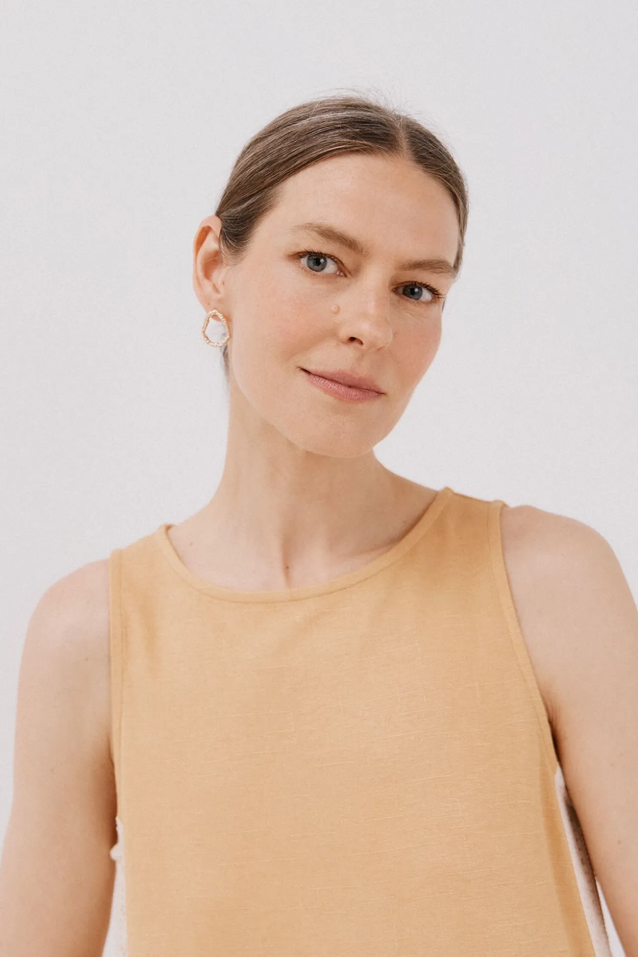 Top detalle puntilla crochet lateral