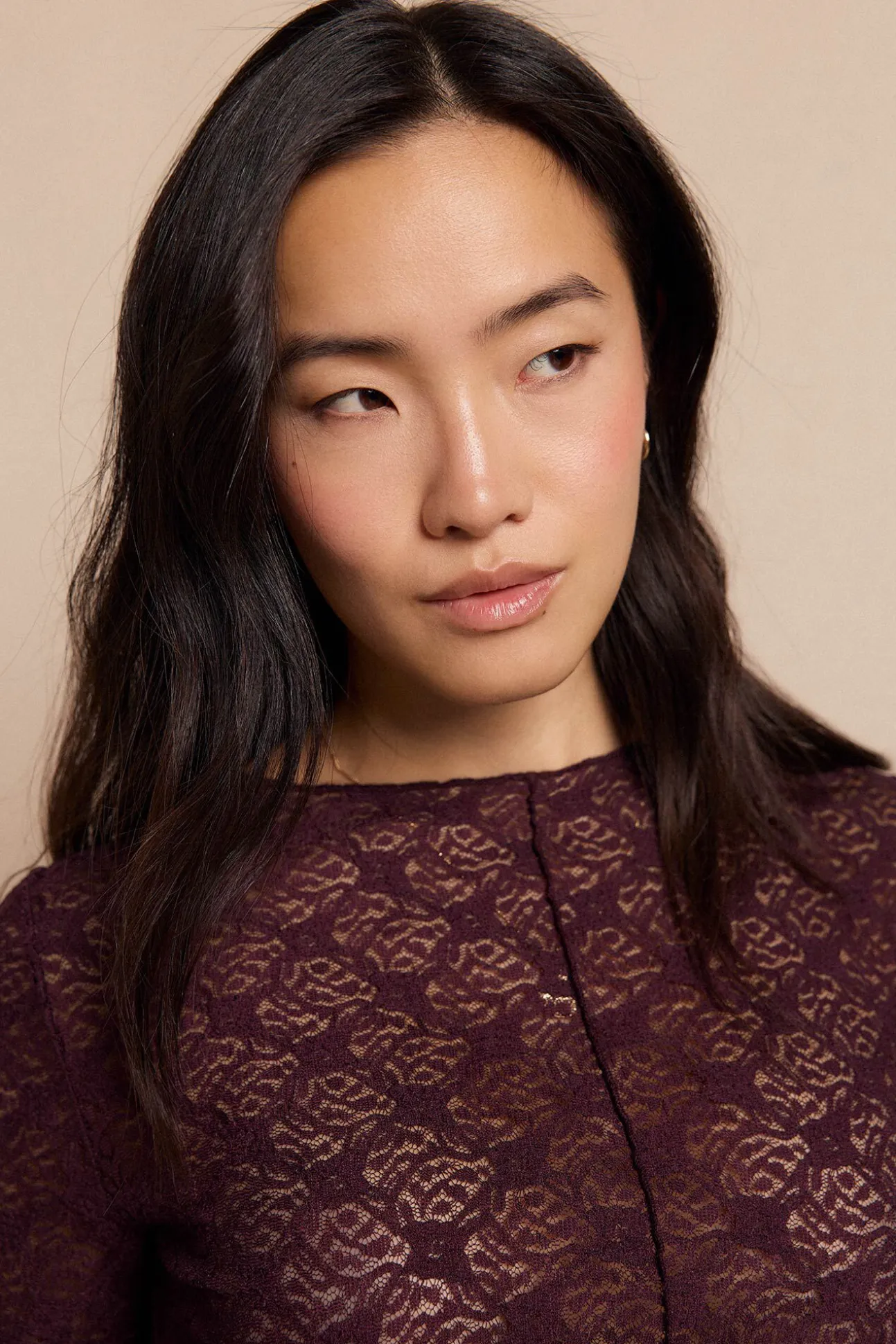 Top encaje asimétrico