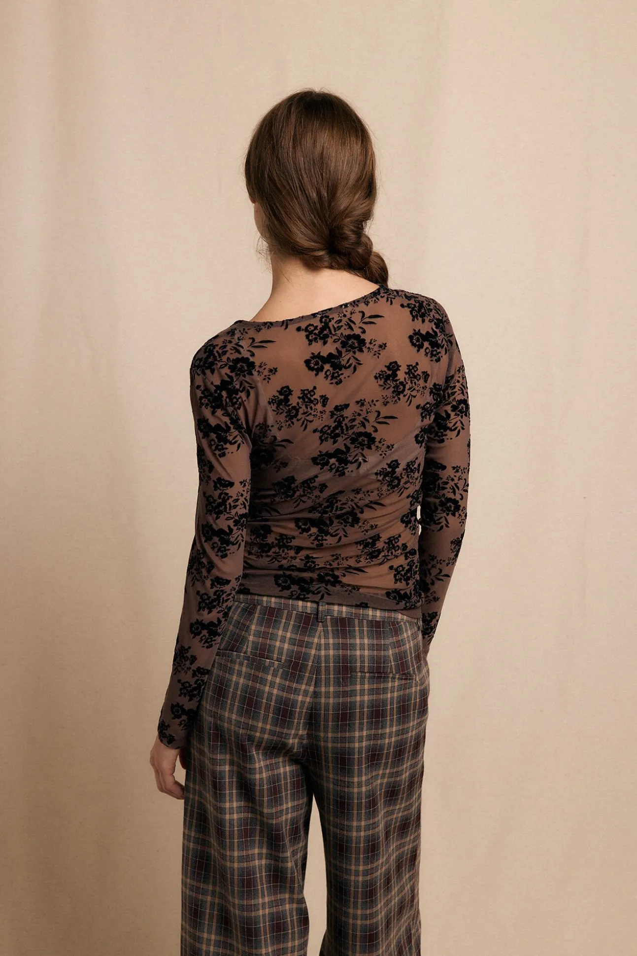 Top escote asimétrico