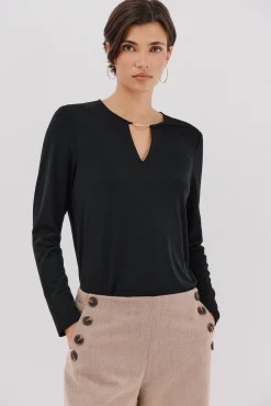 Top pieza dorada escote