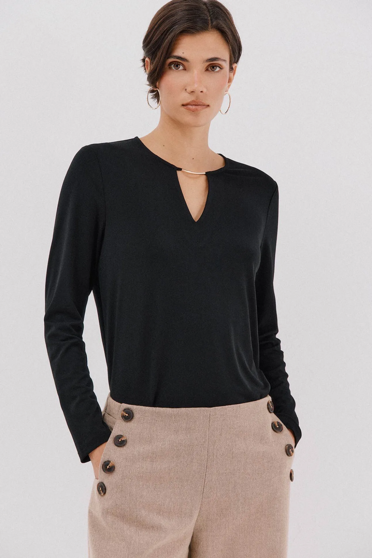 Top pieza dorada escote