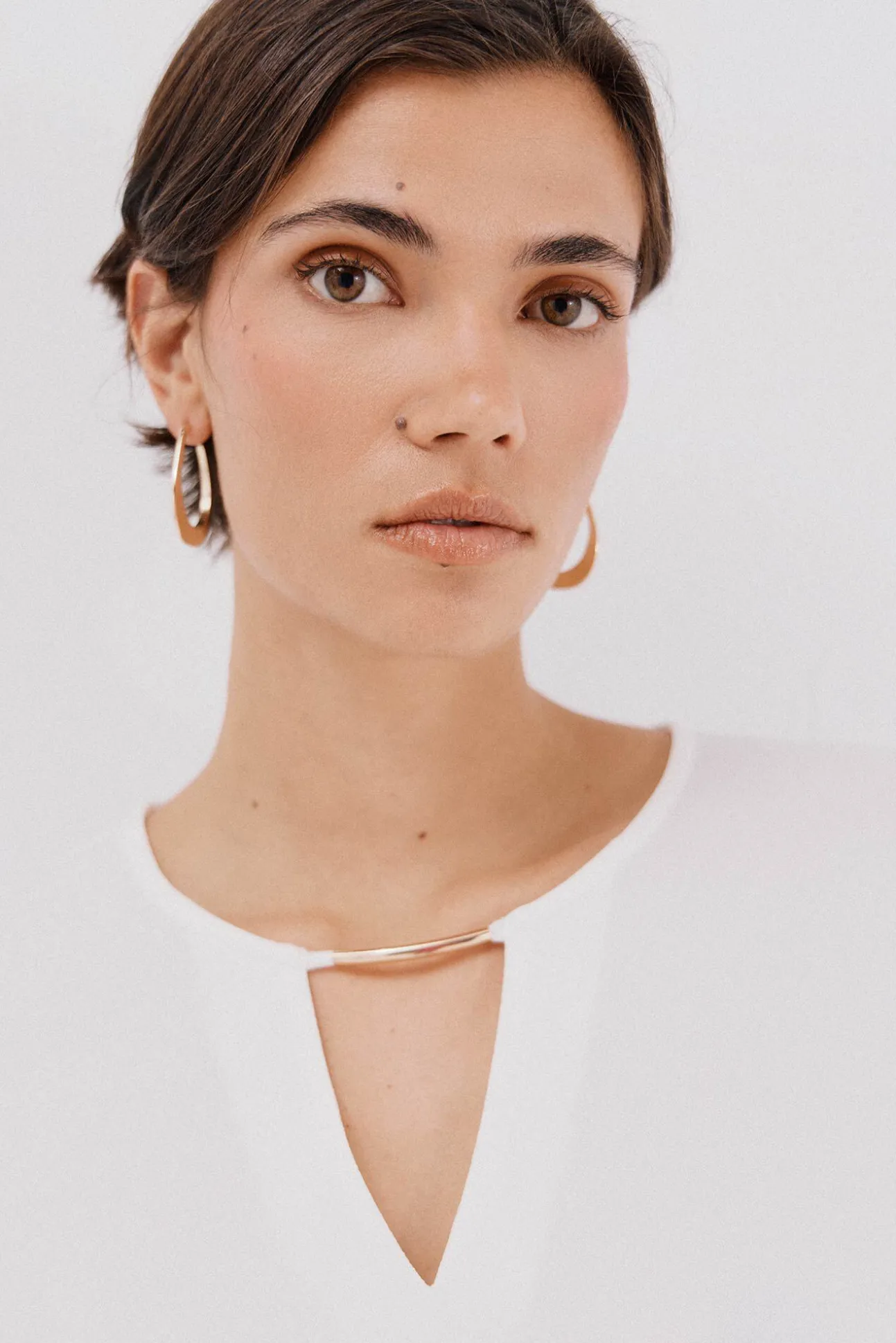 Top pieza dorada escote