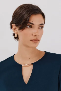 Top pieza dorada escote