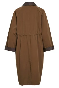 Trench largo con cuello y puños de polipiel