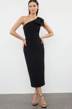 Vestido ajustado de un solo hombro