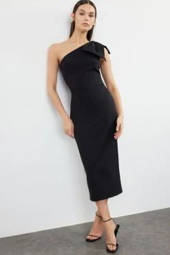 Vestido ajustado de un solo hombro