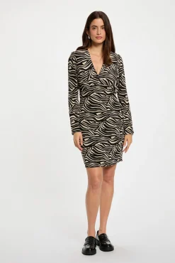 Vestido corto ajustado