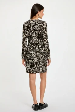 Vestido corto ajustado