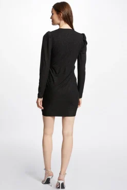 Vestido corto ajustado