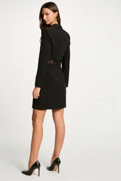 Vestido corto ajustado encaje