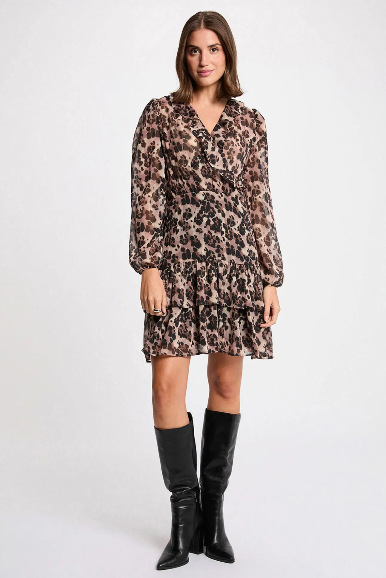 Vestido corto con cuello en V