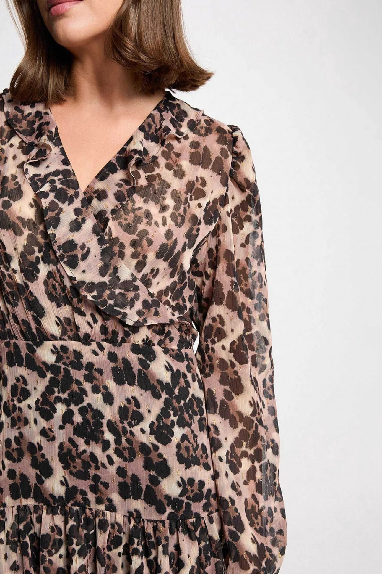 Vestido corto con cuello en V