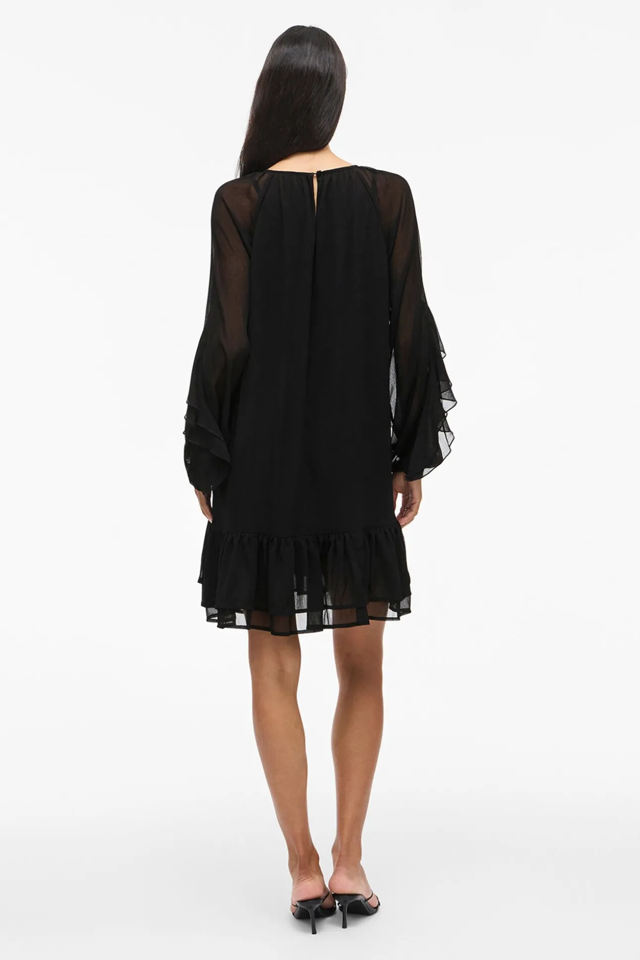 Vestido corto con volantes