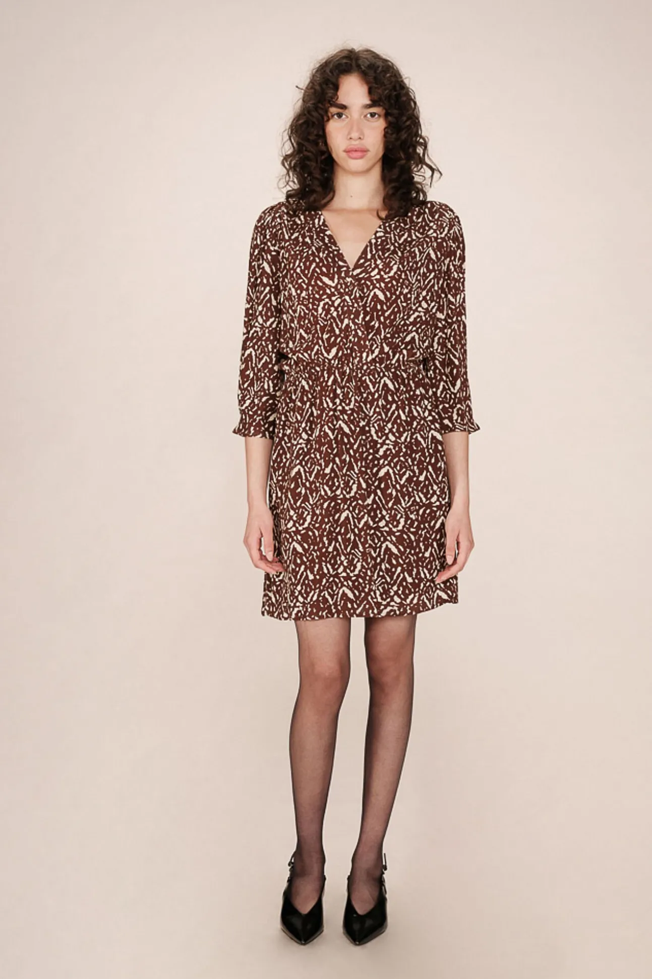 Vestido corto de manga 3/4