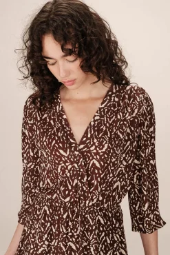 Vestido corto de manga 3/4