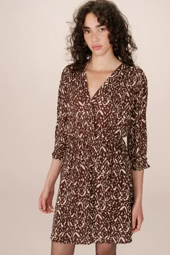 Vestido corto de manga 3/4