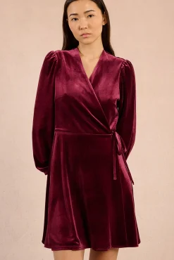 Vestido corto de manga larga terciopelado