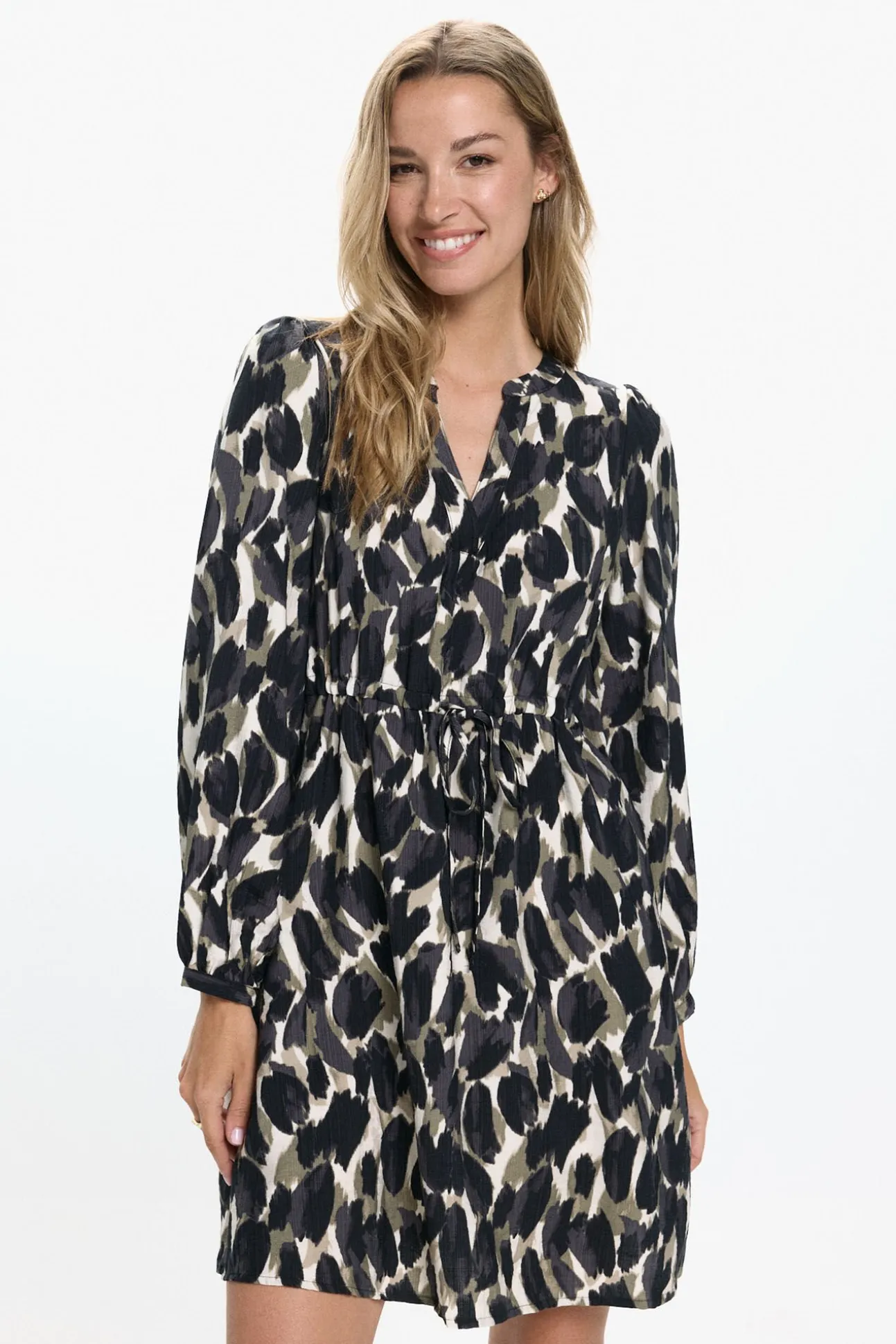 Vestido corto de manga larga