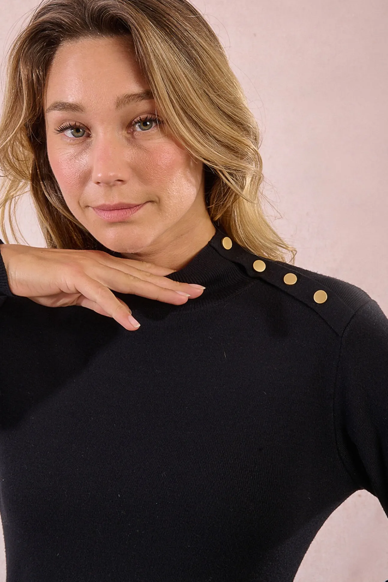 Vestido corto de manga larga detalle botones