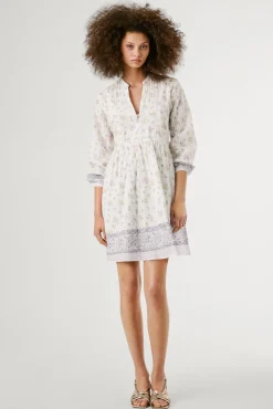 Vestido corto de manga larga con estampado floral.