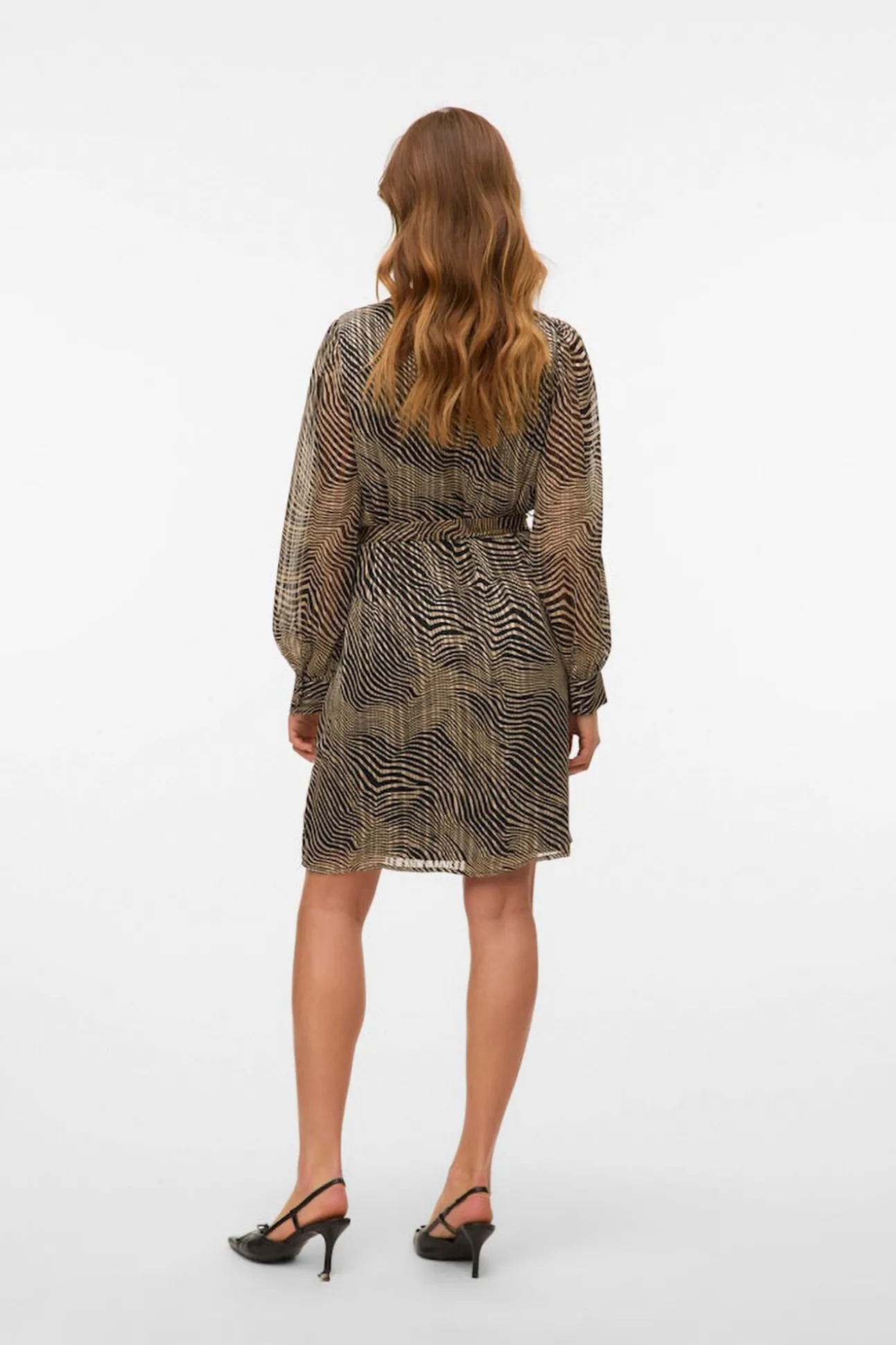 Vestido corto de manga larga