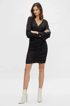 Vestido corto entallado fruncido