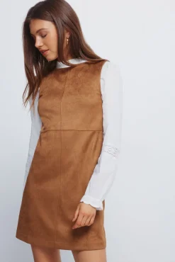 Vestido corto evasé antelina