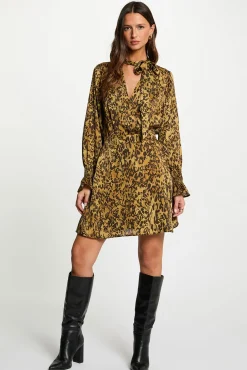 Vestido corto satinado