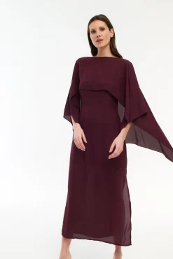 Vestido de gasa con capa