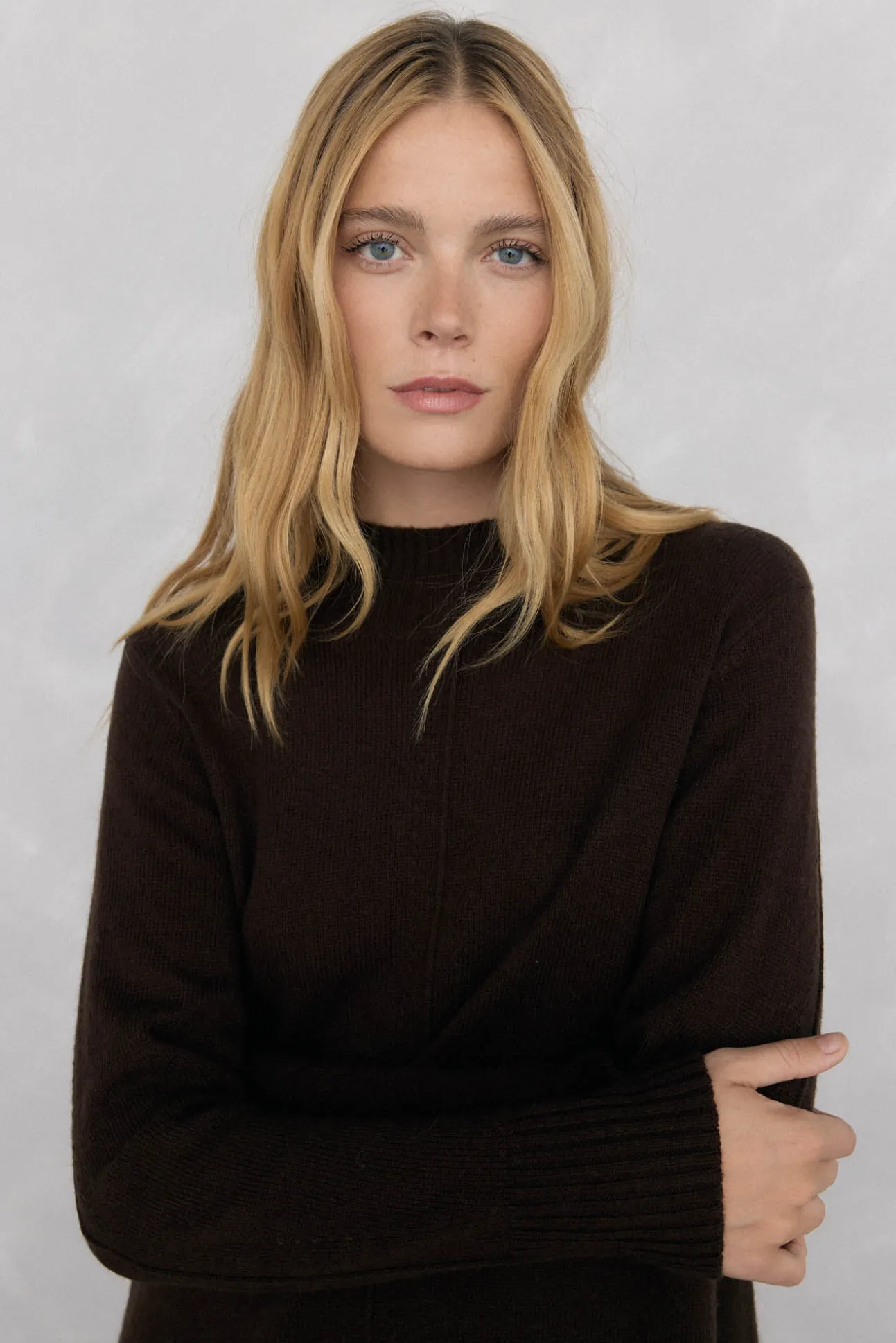 Vestido de punto costura central lana