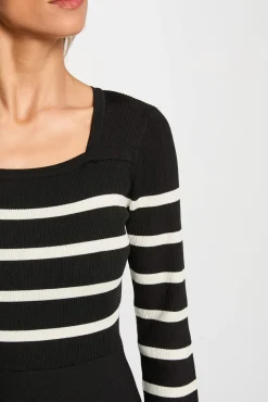 Vestido de punto tipo trapecio a rayas