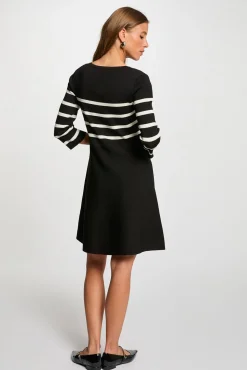 Vestido de punto tipo trapecio a rayas