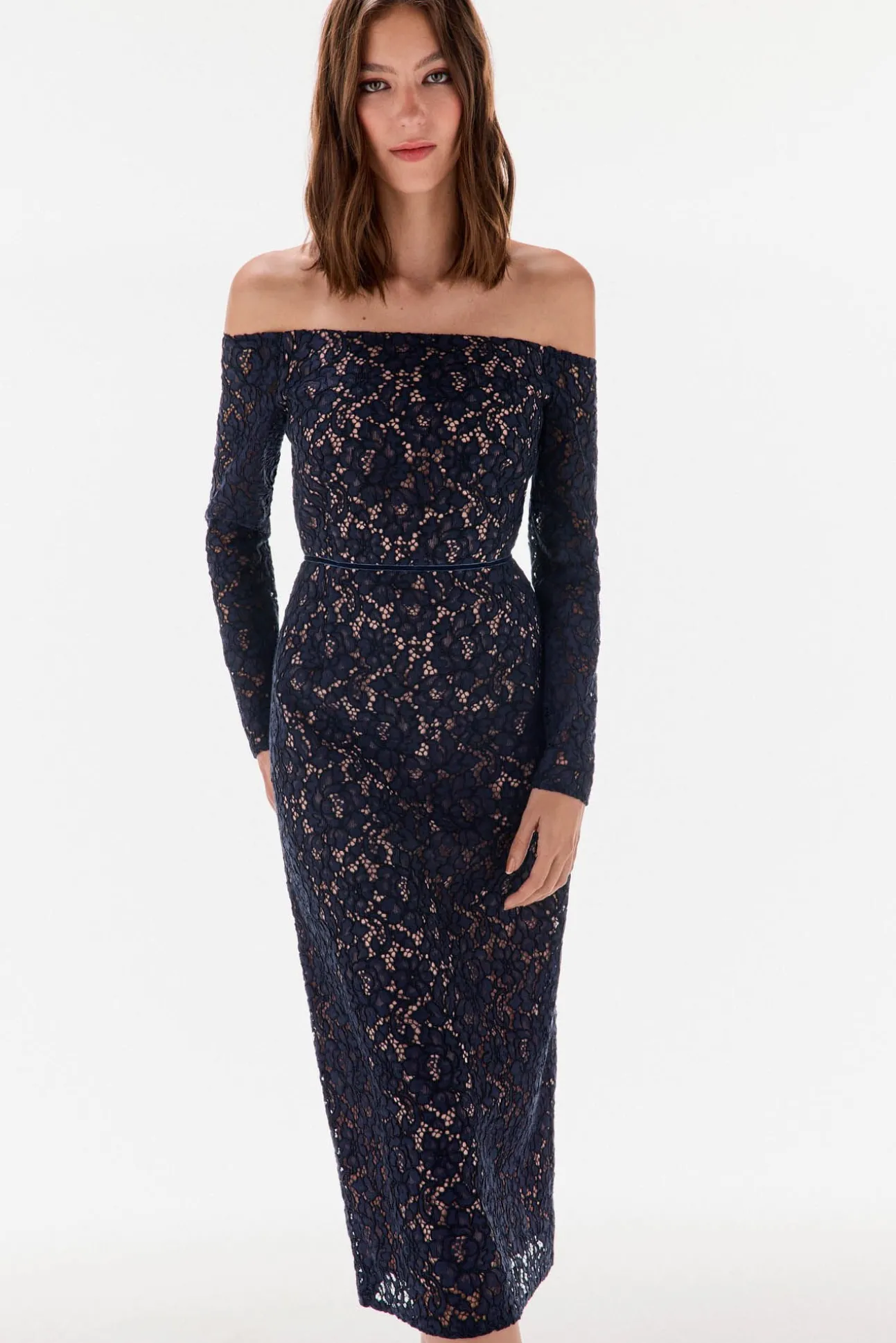 Vestido encaje manga larga