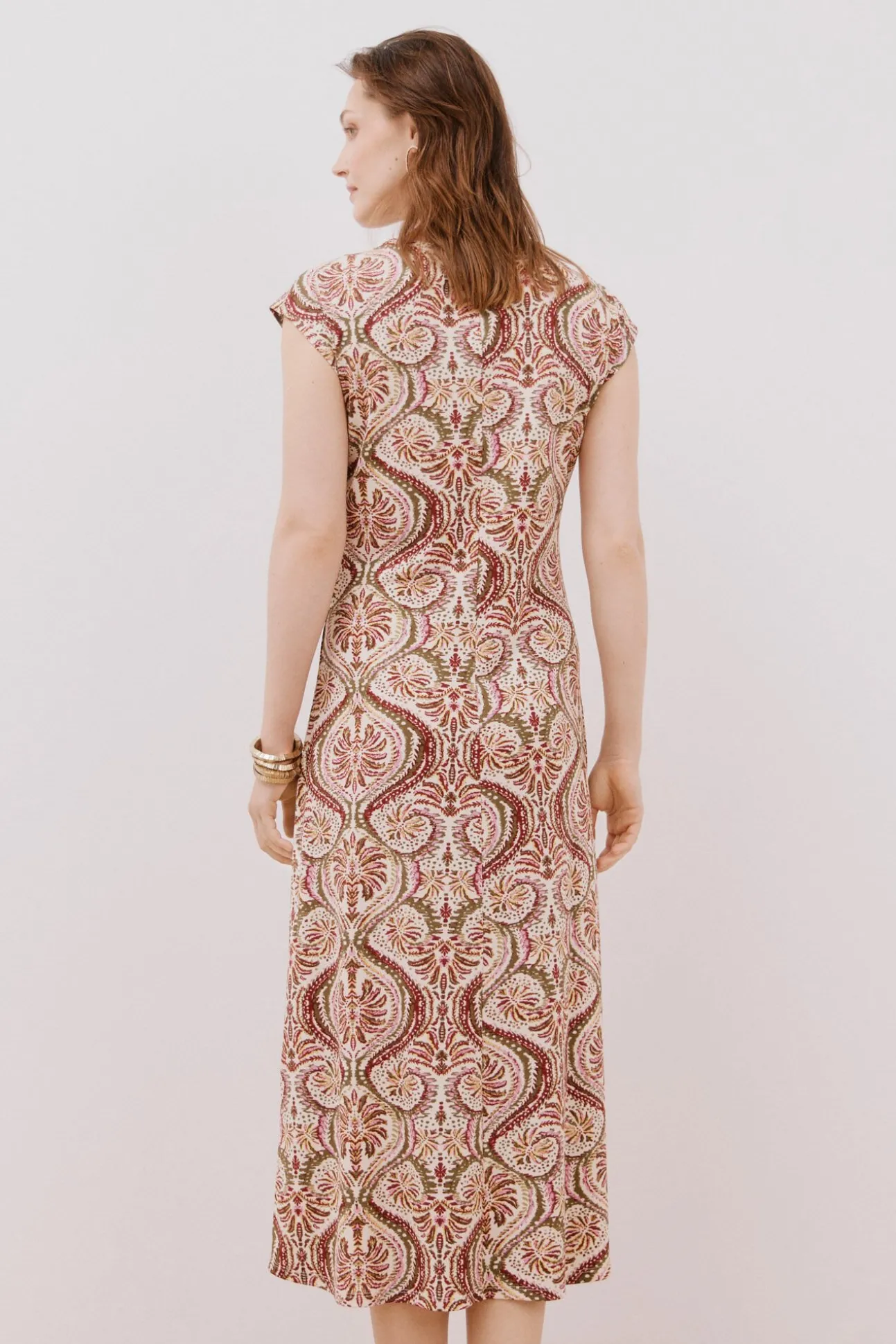 Vestido escote pico contraste