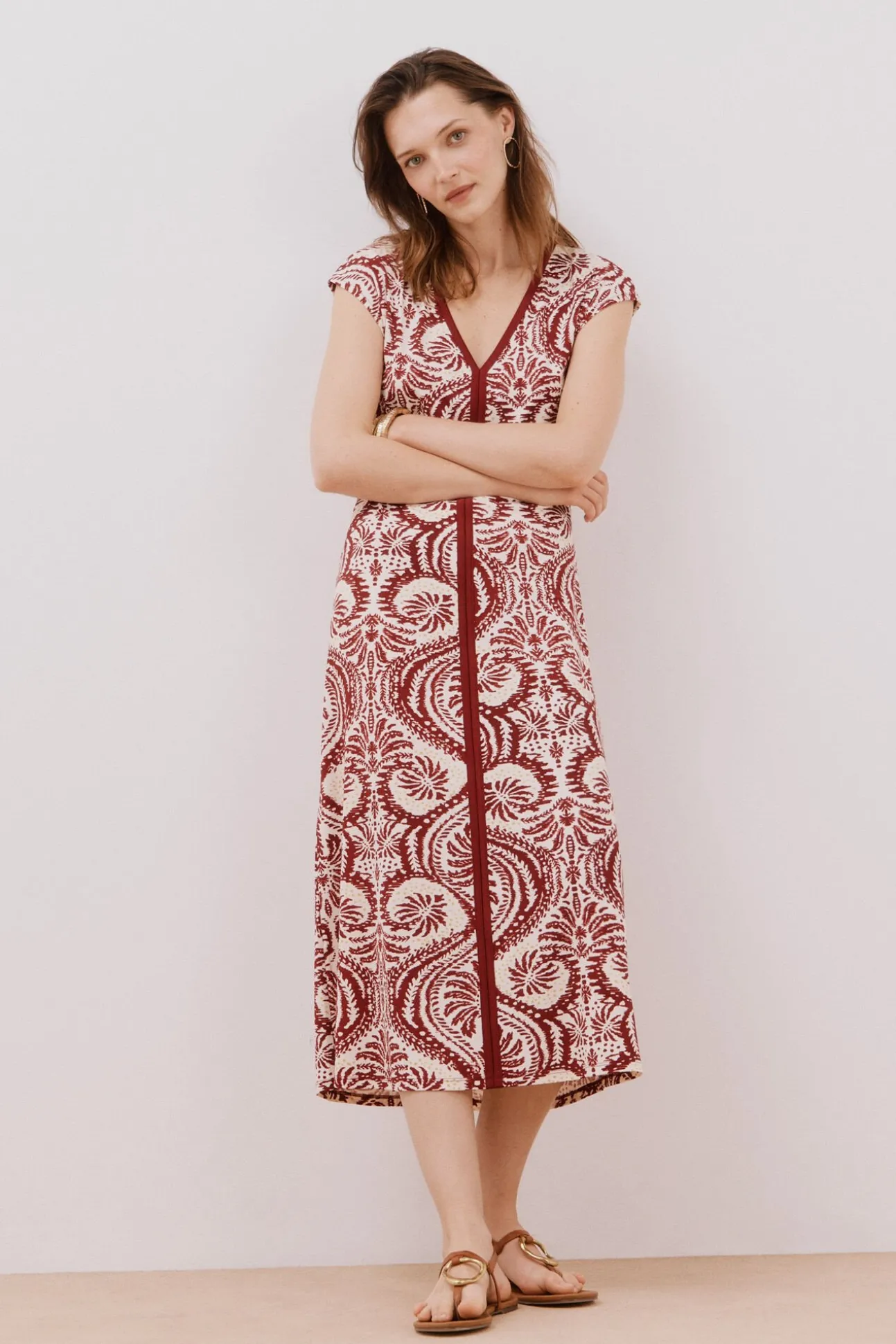 Vestido escote pico contraste