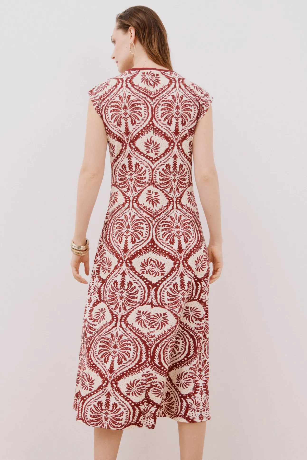 Vestido escote pico contraste