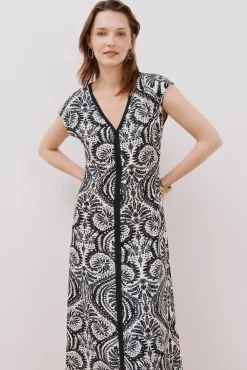 Vestido escote pico contraste