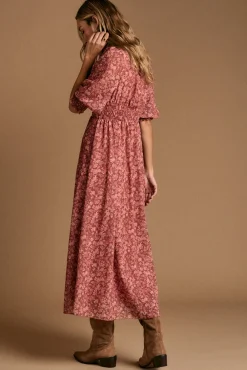 Vestido flores maquillaje