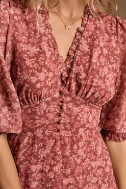 Vestido flores maquillaje