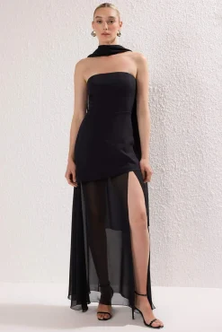 Vestido largo con chal